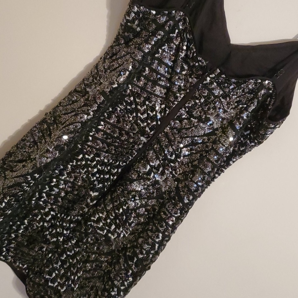 Dress - Picture 3 of 4
